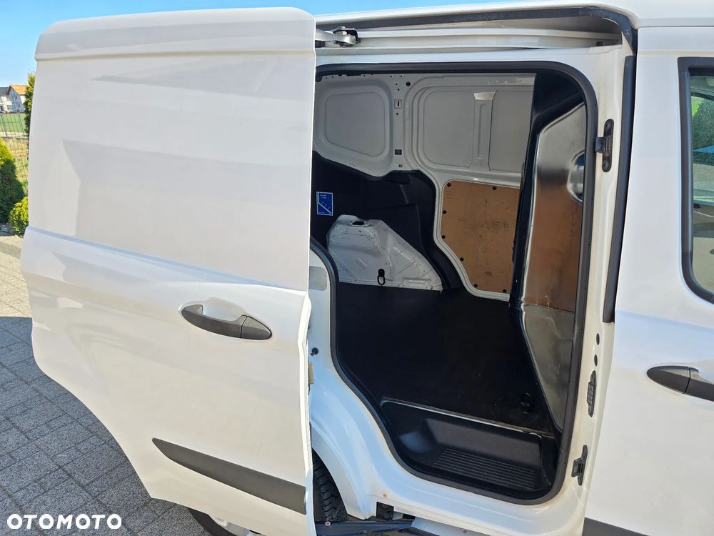 Ford Transit Courier - 21
