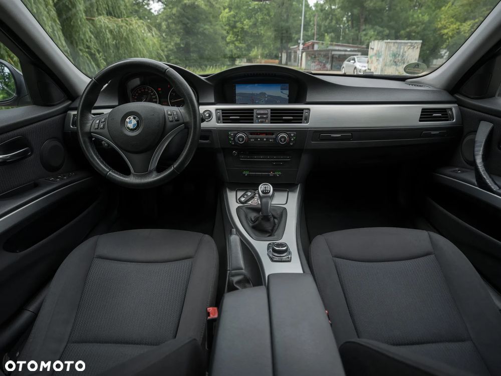 BMW Seria 3 320i Edition Exclusive - 28