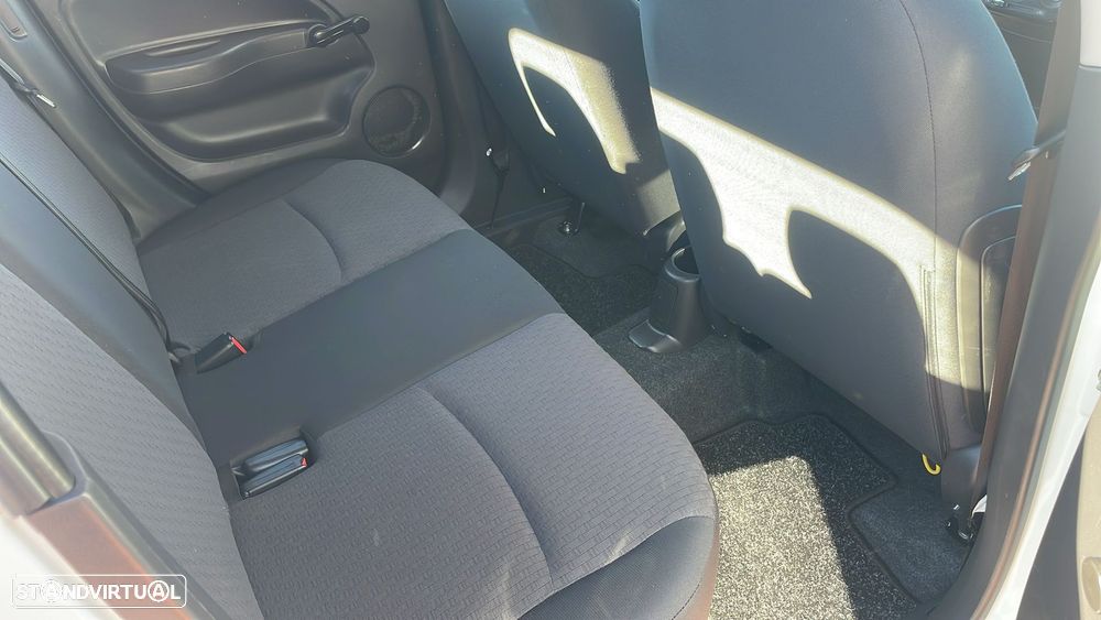 Mitsubishi Space Star - 23