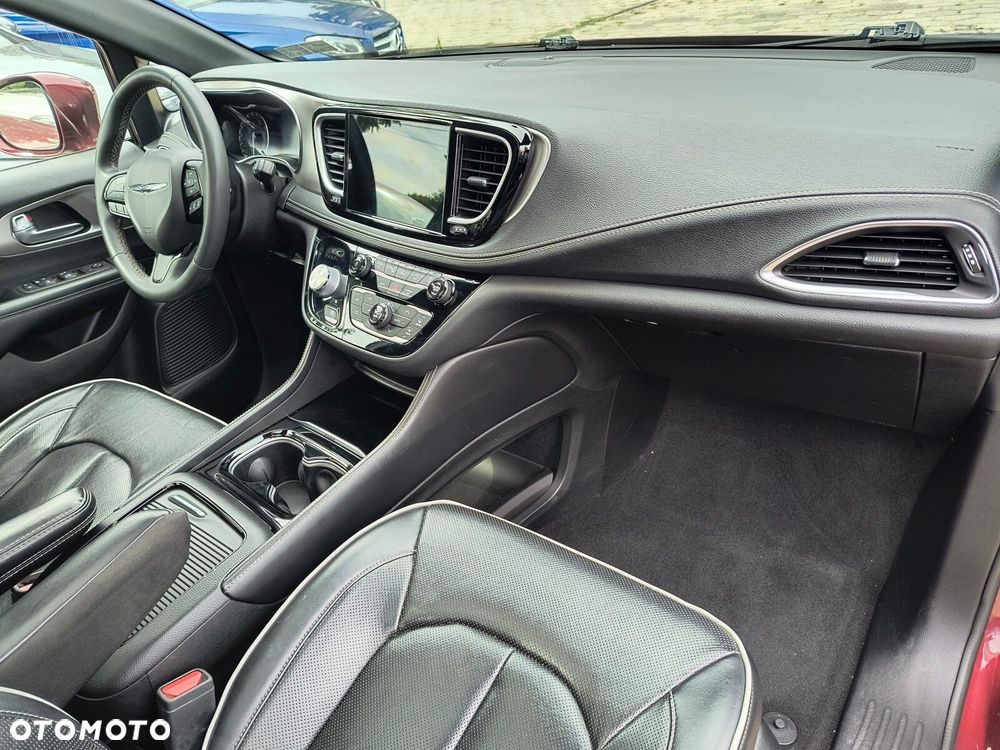 Chrysler Pacifica - 17