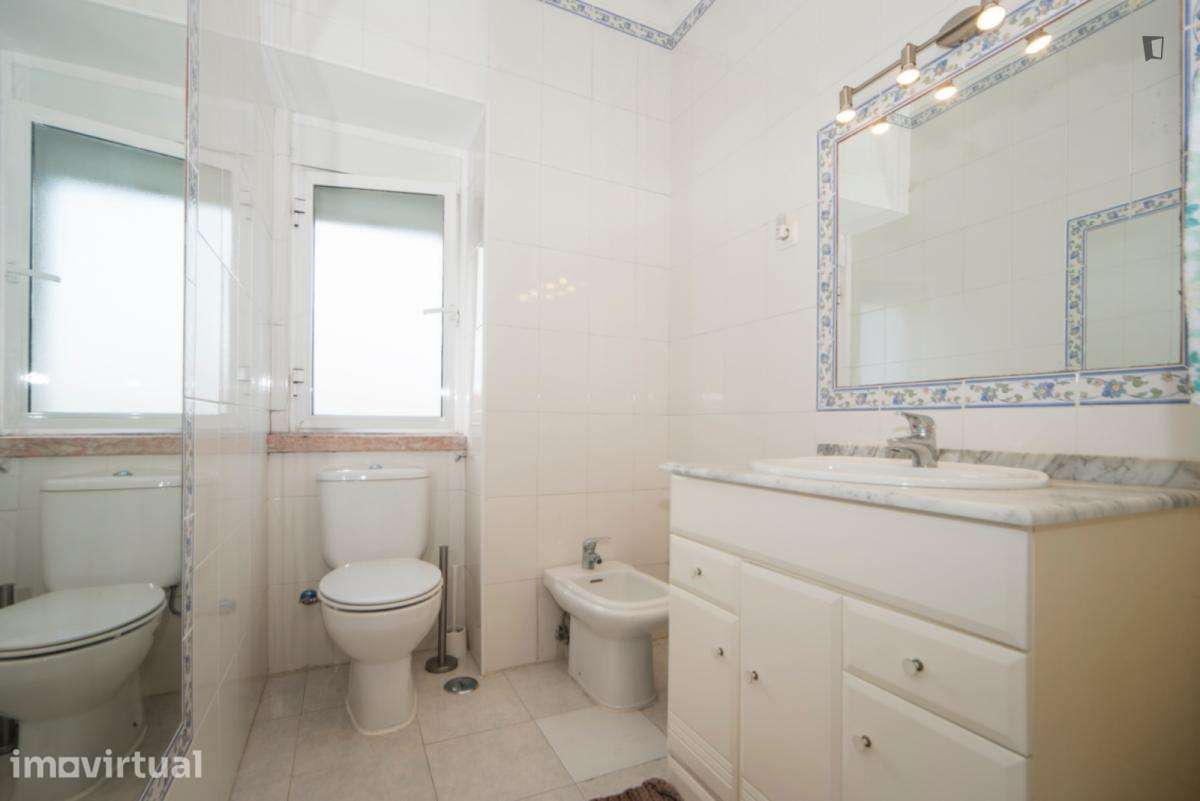 Quarto - localizado em Entrecampos Lisbon - Grande imagem: 4/11