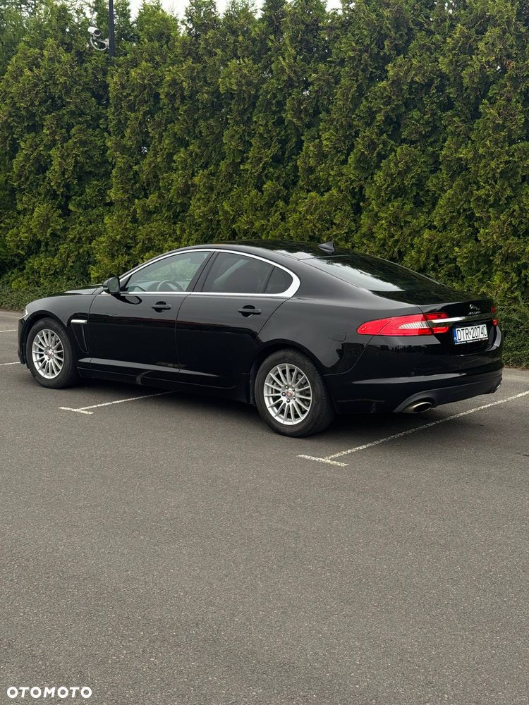 Jaguar XF 2.0 T Luxury - 11
