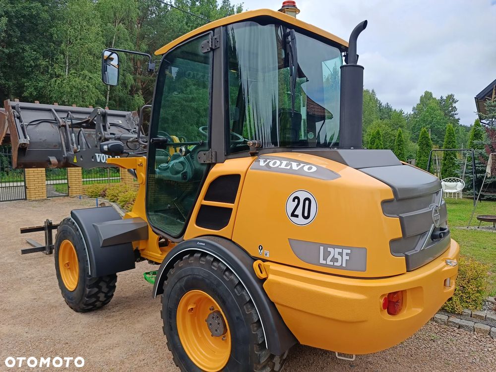 Volvo L25F - 9