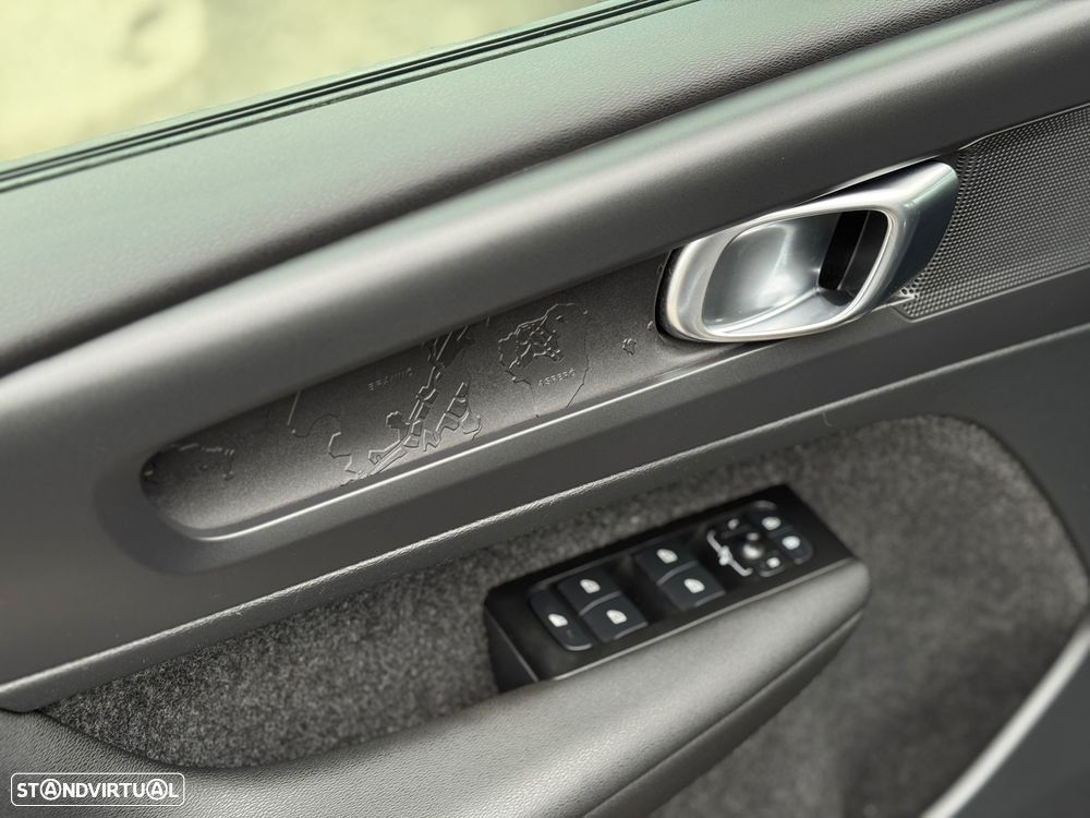 Volvo XC 40 1.5 T2 Momentum Core - 22