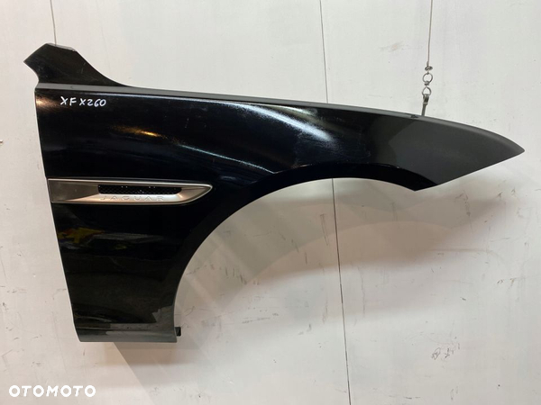 JAGUAR XF x260 blotnik prawy przedni