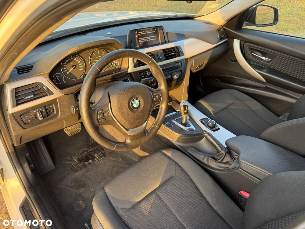 BMW Seria 3 318d Edition M Sport Shadow - 19