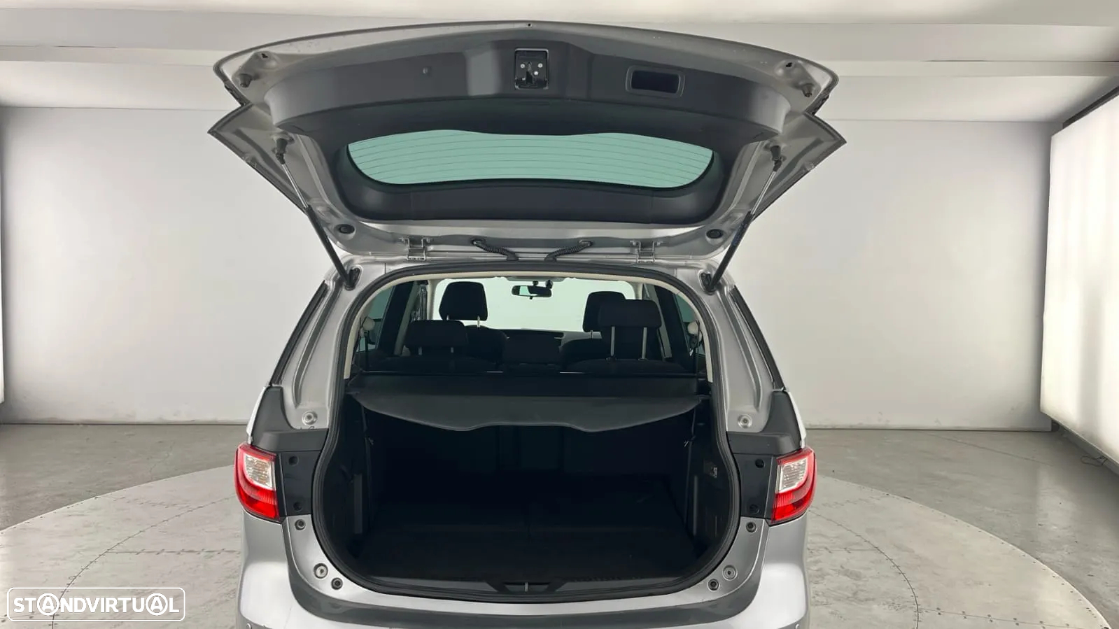 Mazda 5 MZR-CD 1.6 Superior Wagon - 13