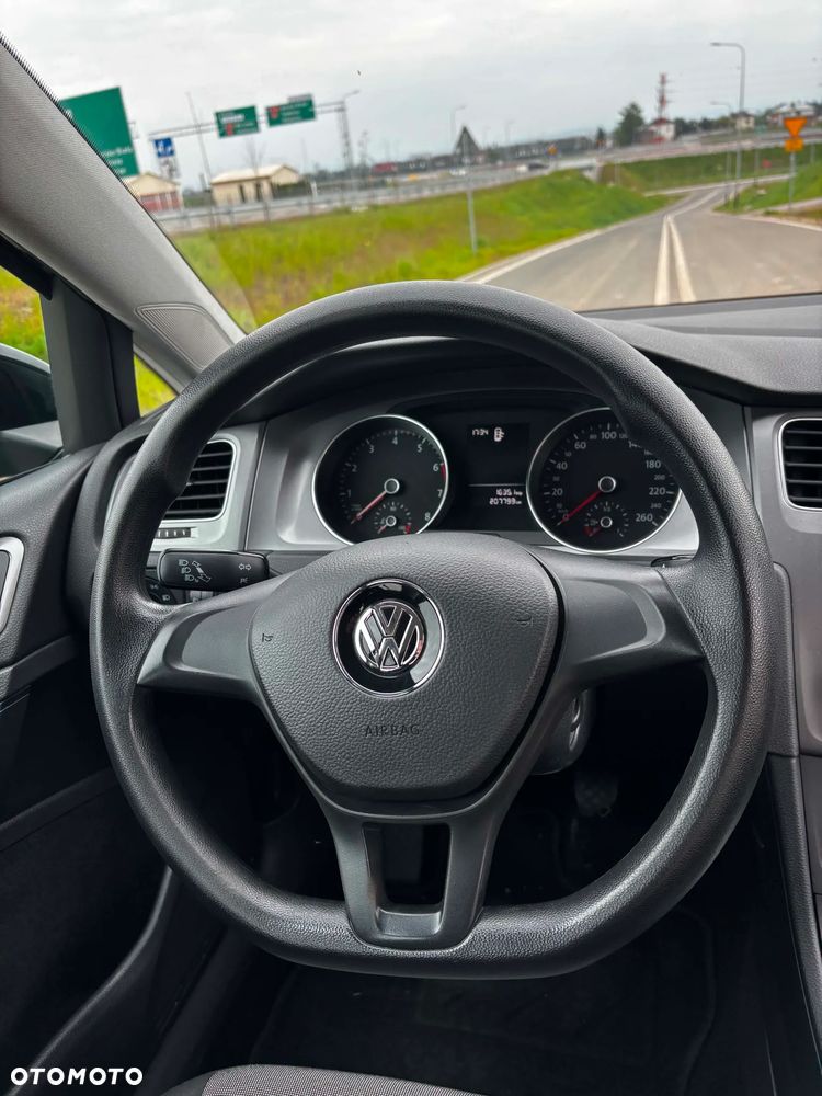Volkswagen Golf - 10