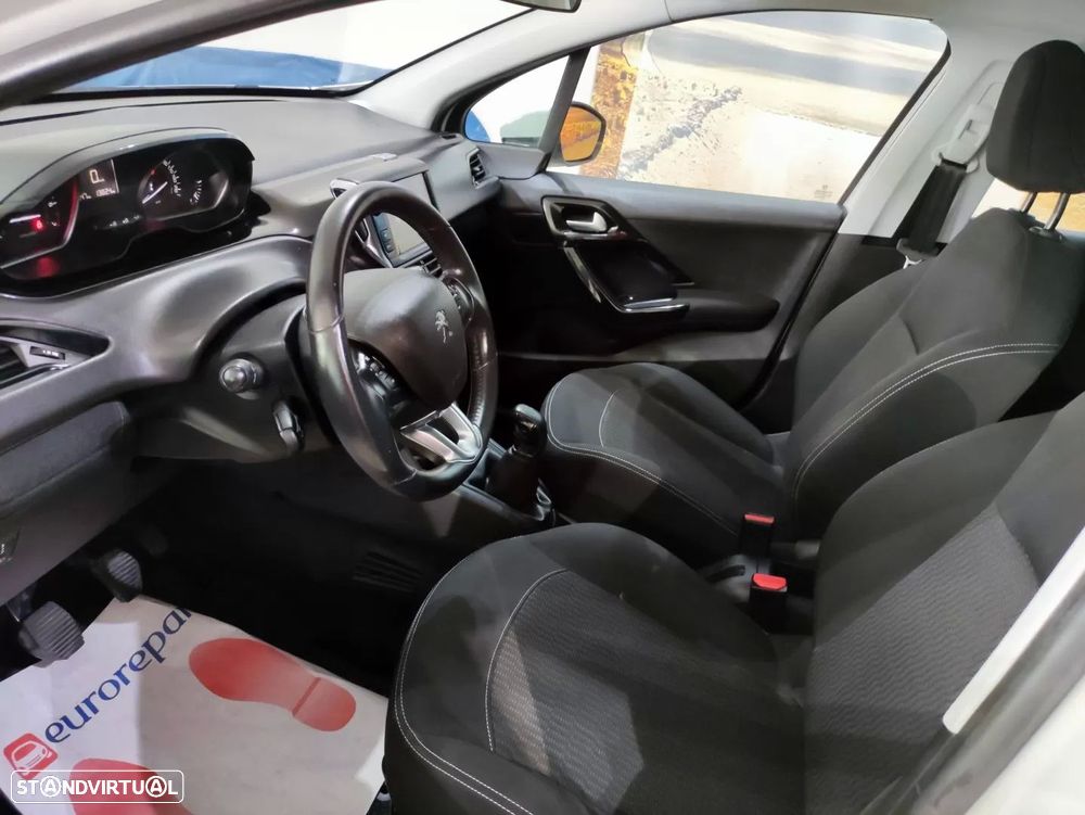 Peugeot 208 1.2 PureTech Active - 12