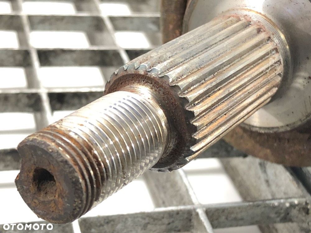 PÓŁOŚ LEWY PRZÓD  SUZUKI SWIFT III (MZ, EZ) 2005 - 2022 1.3 (RS 413) 68 kW [92 KM] benzyna 2005 - 6