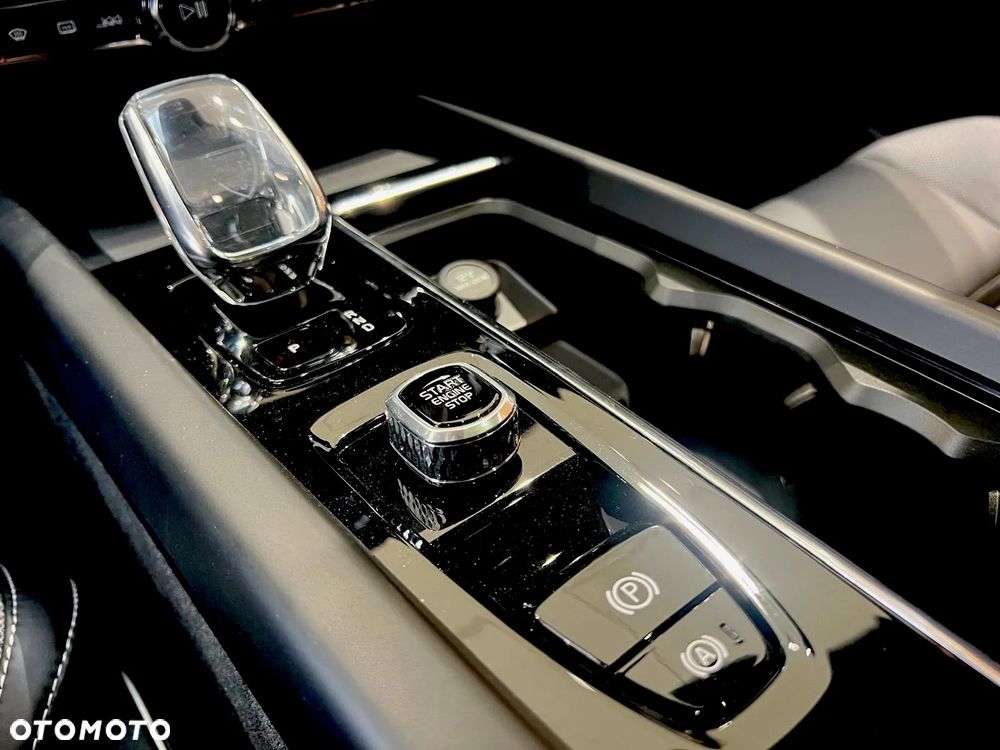 Volvo XC 60 T8 Plug-In Hybrid AWD Ultimate Black Edition - 27