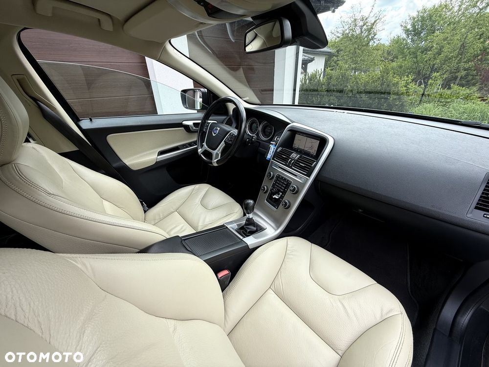 Volvo XC 60 DRIVe Momentum - 25