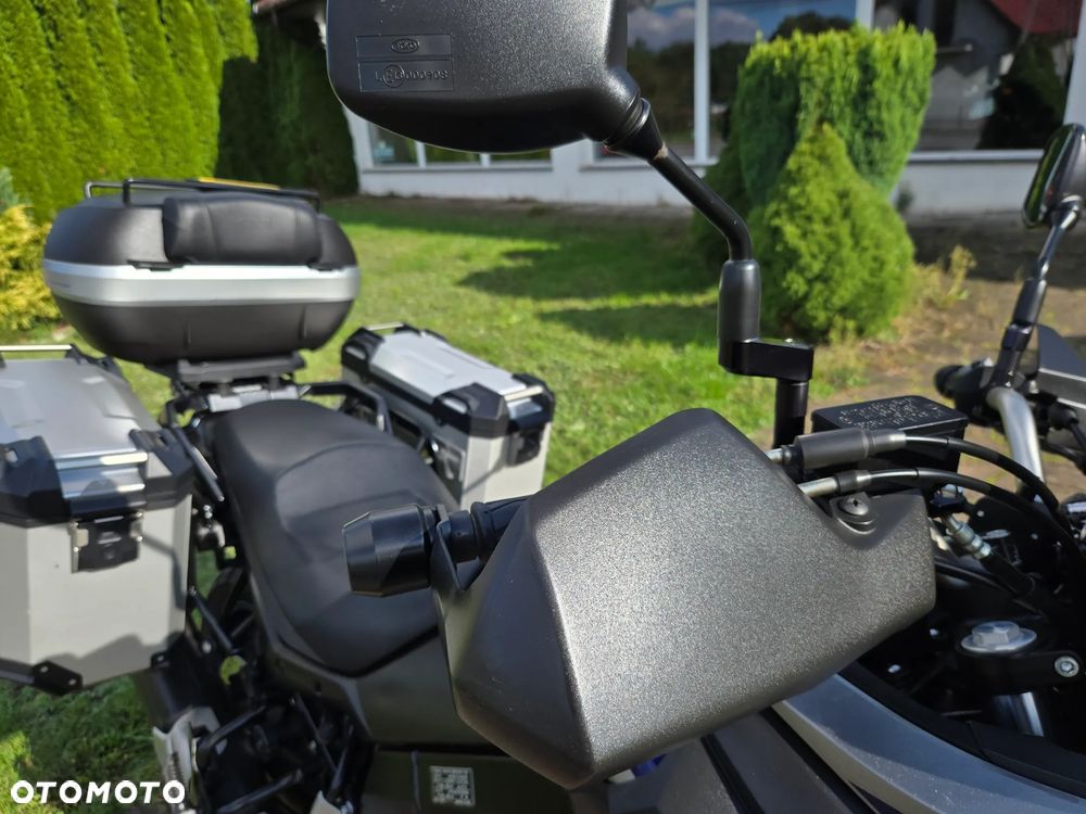 Suzuki V-STROM - 25