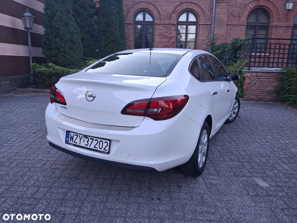 Opel Astra 1.6 Business EU6 - 19