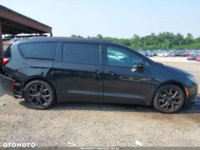 Chrysler Pacifica - 3