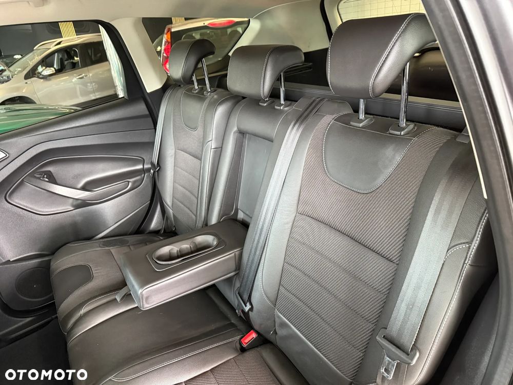 Ford Kuga 2.0 TDCi 2x4 Titanium - 20