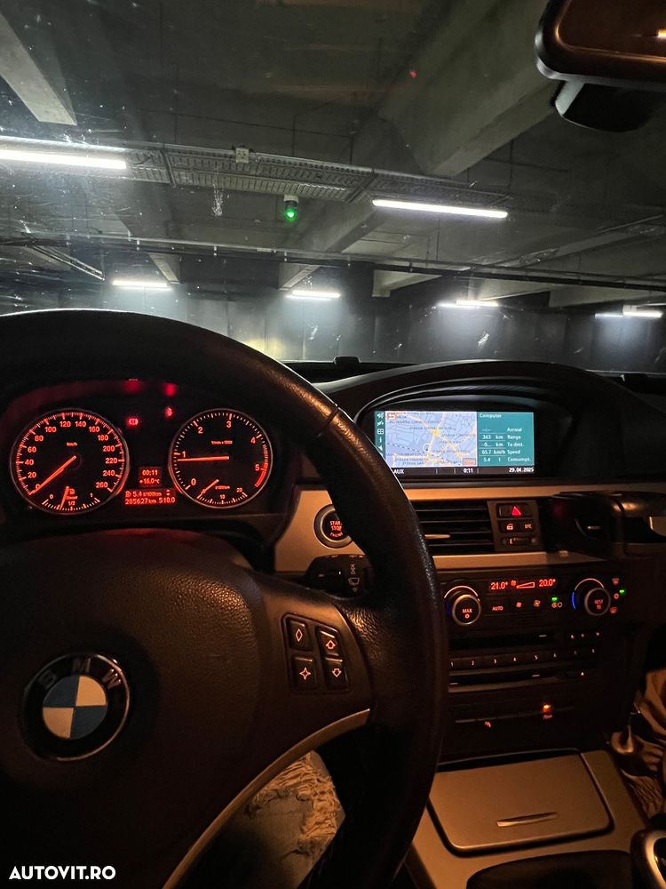 BMW Seria 3 318d DPF Touring - 10