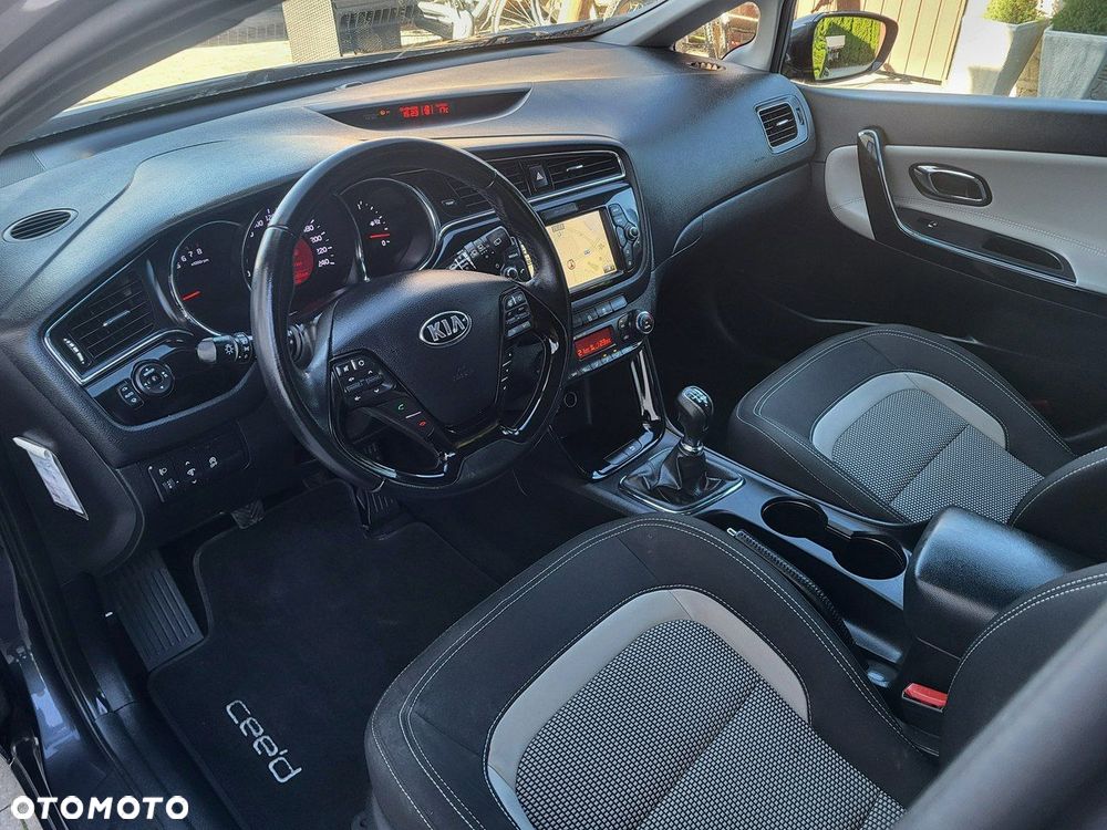 Kia Ceed - 8