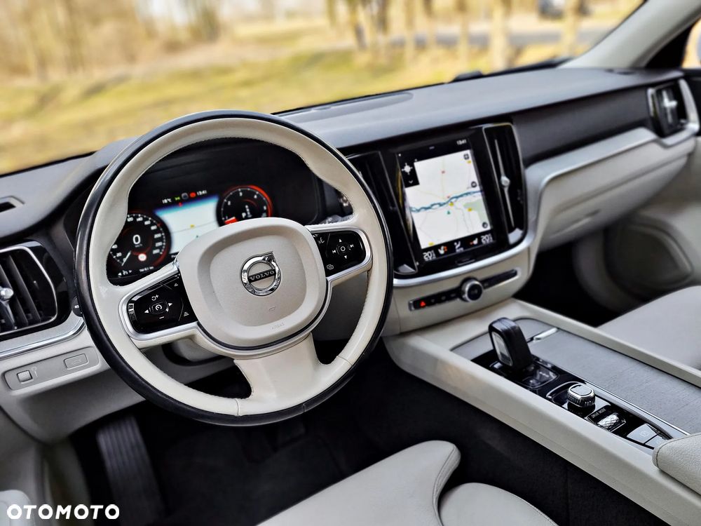 Volvo V60 Cross Country B4 D AWD Geartronic Pro - 27