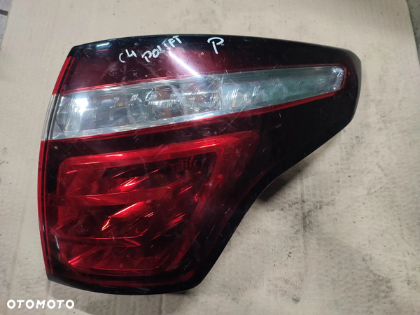 Citroen C4 Picasso lampa prawa tylna