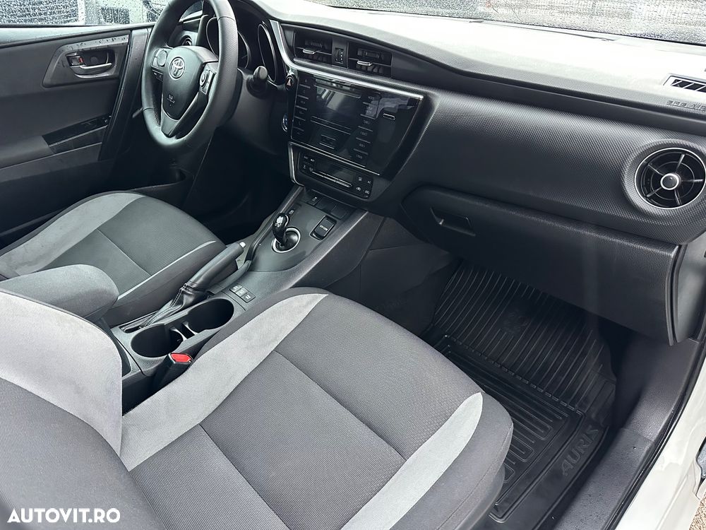 Toyota Auris 1.8 L VVT-i Hybrid Sol + - 7