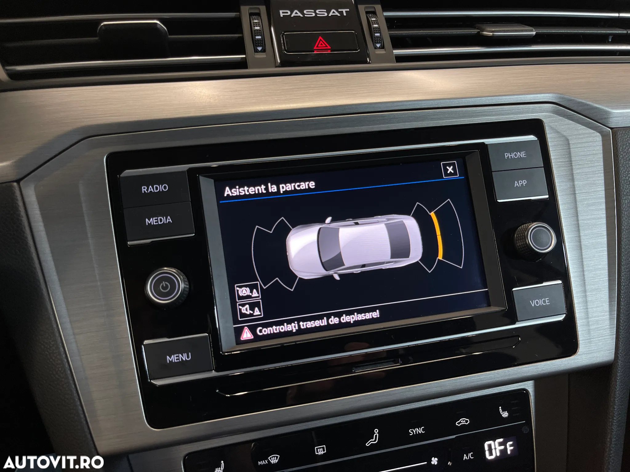 Volkswagen Passat 1.5 TSI ACT Advance - 14