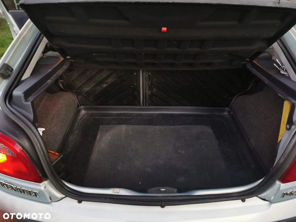 Renault Megane 1.9 DTi RN - 10