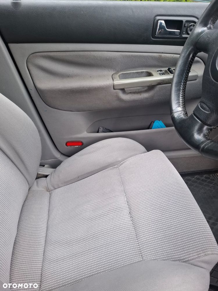 Volkswagen Golf 1.9 TDI Highline - 20
