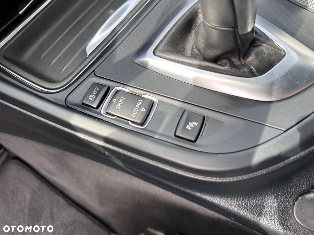 BMW Seria 3 325d M Sport - 30