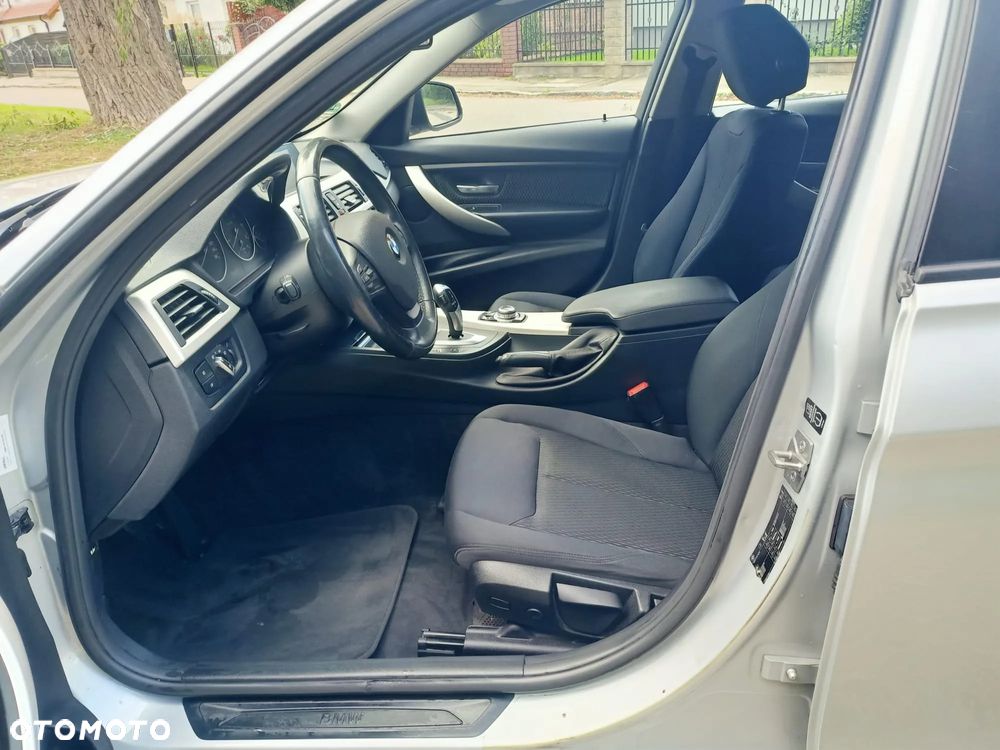 BMW Seria 3 320d Touring Sport-Aut - 10
