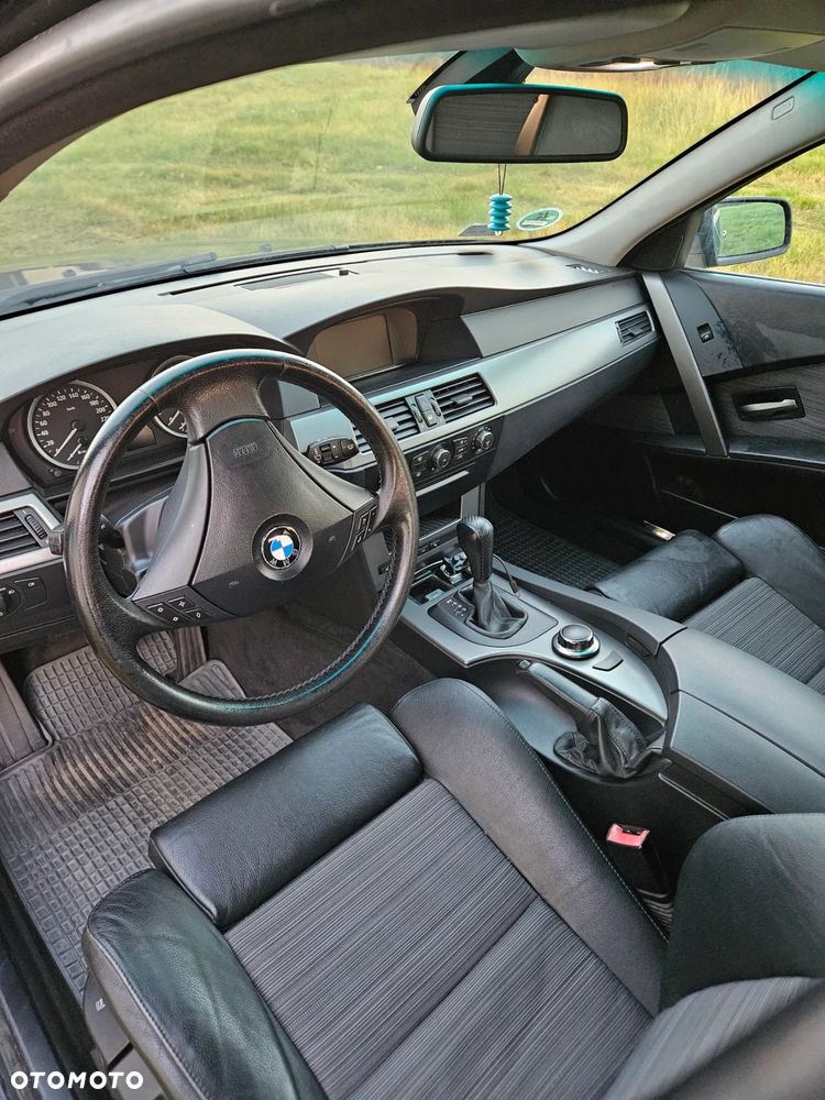 BMW Seria 5 525d Touring - 6