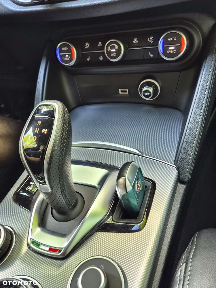 Alfa Romeo Stelvio 2.0 Turbo Tributo Italiano Q4 - 27