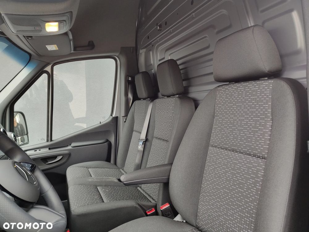 Mercedes-Benz Sprinter - 13