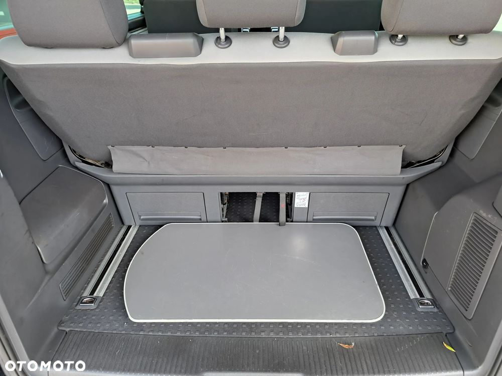 Volkswagen Multivan - 34