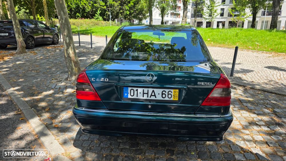 Mercedes-Benz C 220 D Elegance — fotografia 12
