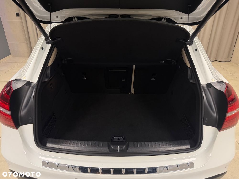 Mercedes-Benz GLA 200 7G-DCT - 30