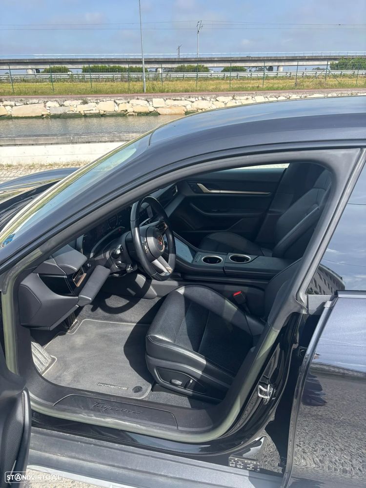 Porsche Taycan Cross Turismo 4 - 10