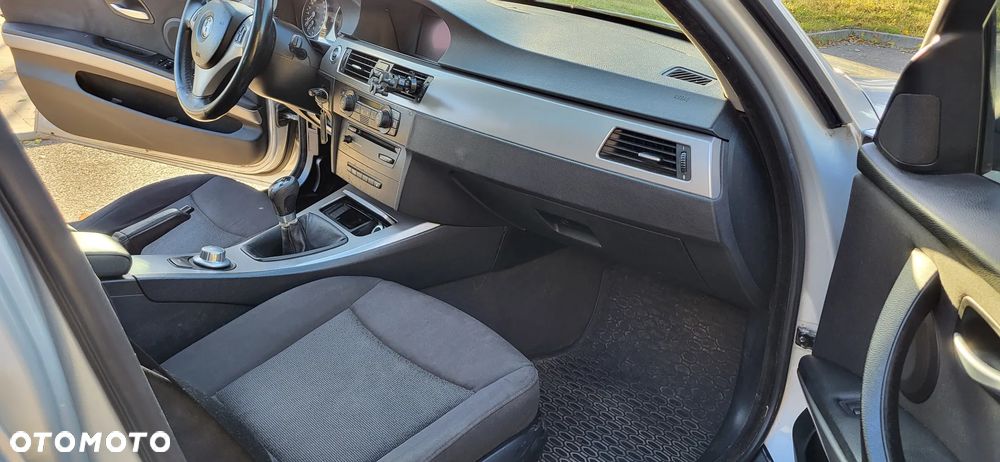 BMW Seria 3 320i - 11