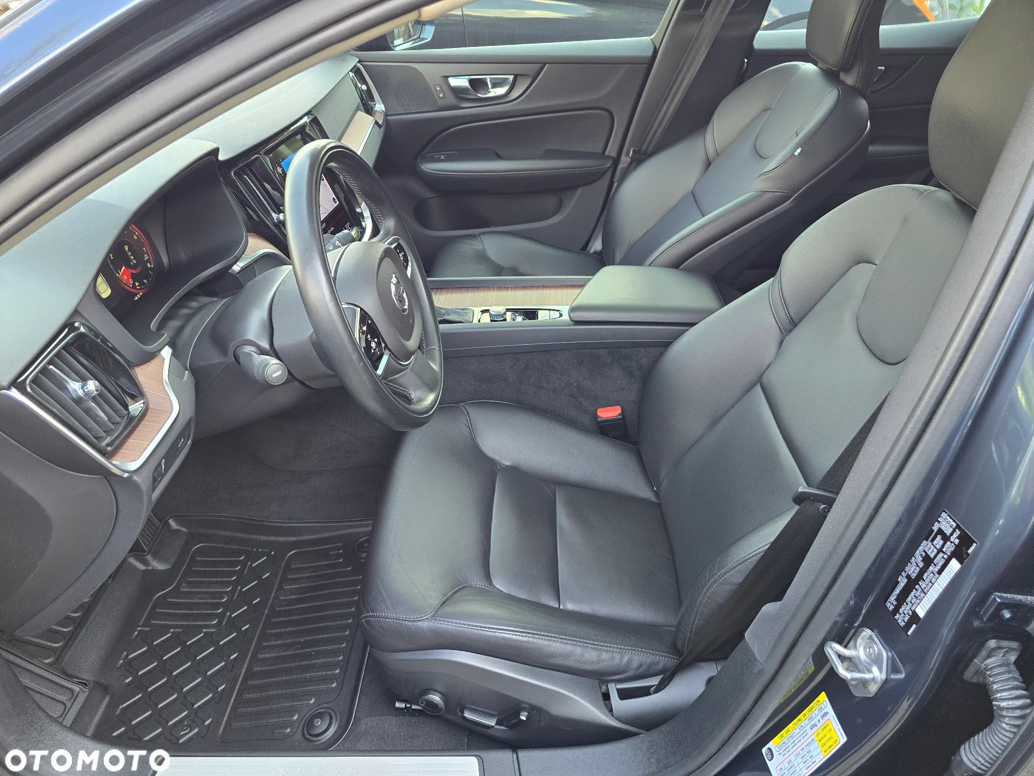 Volvo S60 T6 AWD Momentum Pro - 28