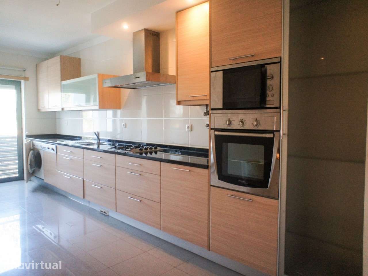 Apartamento T3 Semi-Novo! Com Varanda e Arrecadação individual - Grande imagem: 3/13