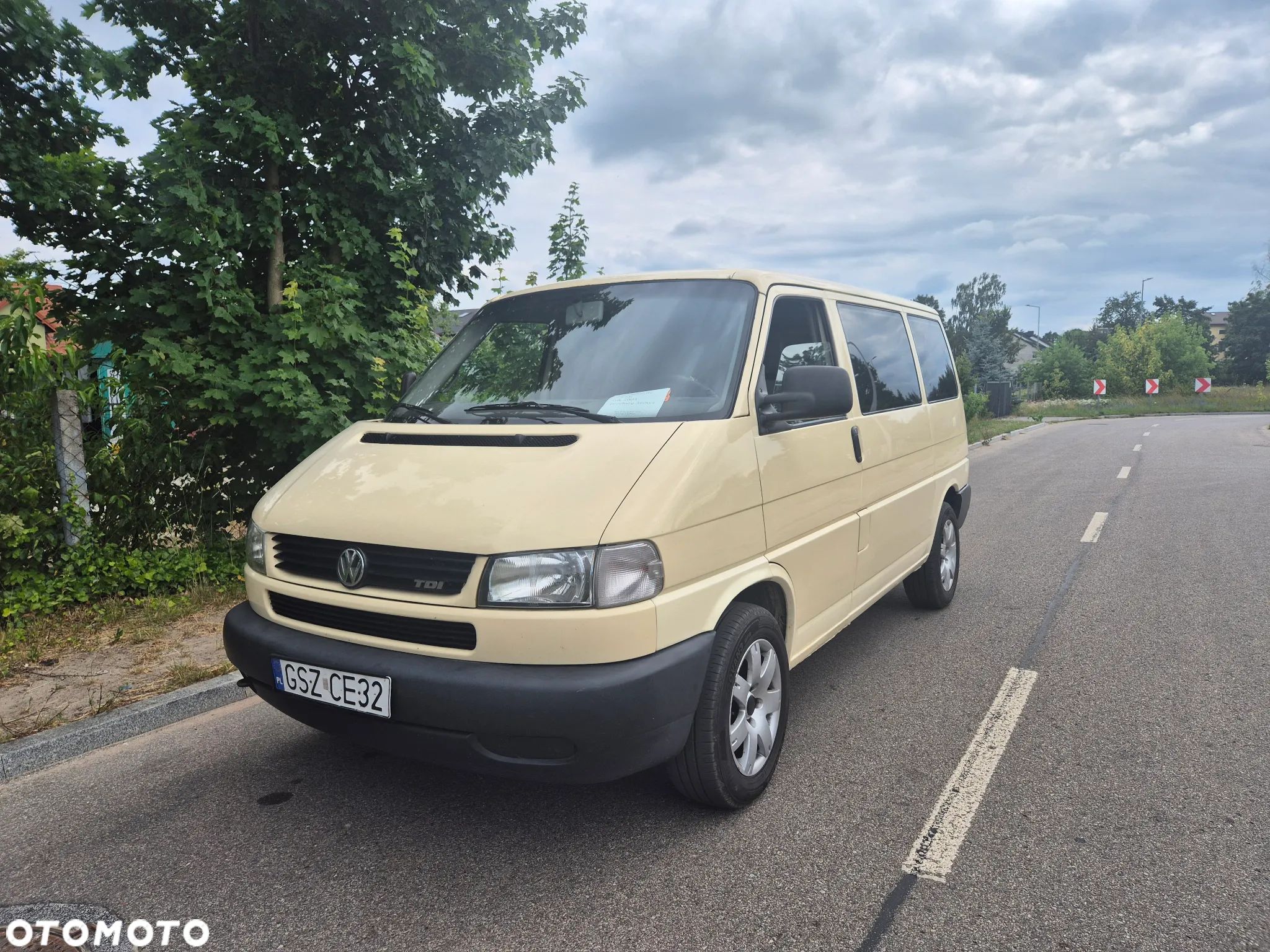 Volkswagen Caravelle - 1