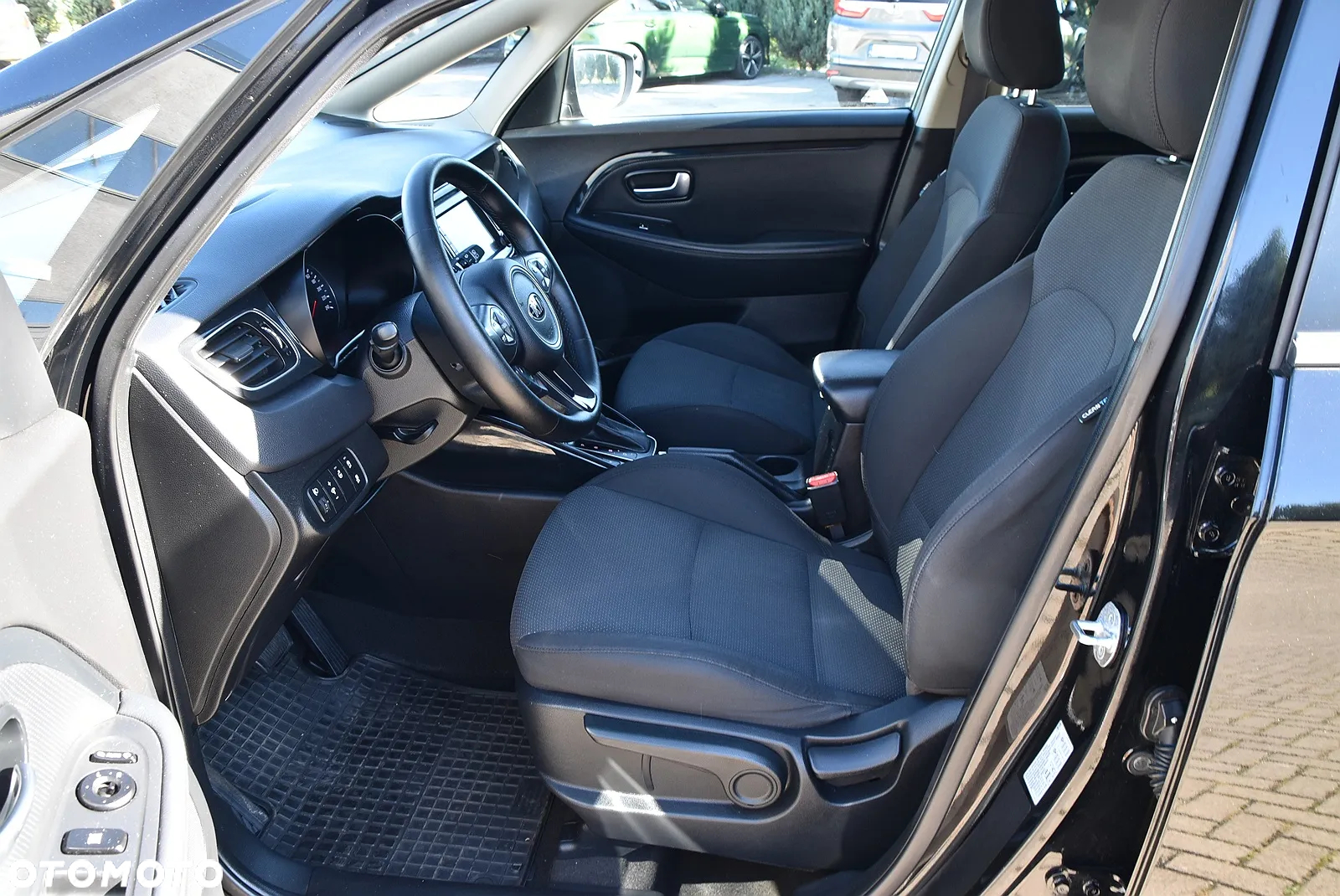 Kia Carens - 29
