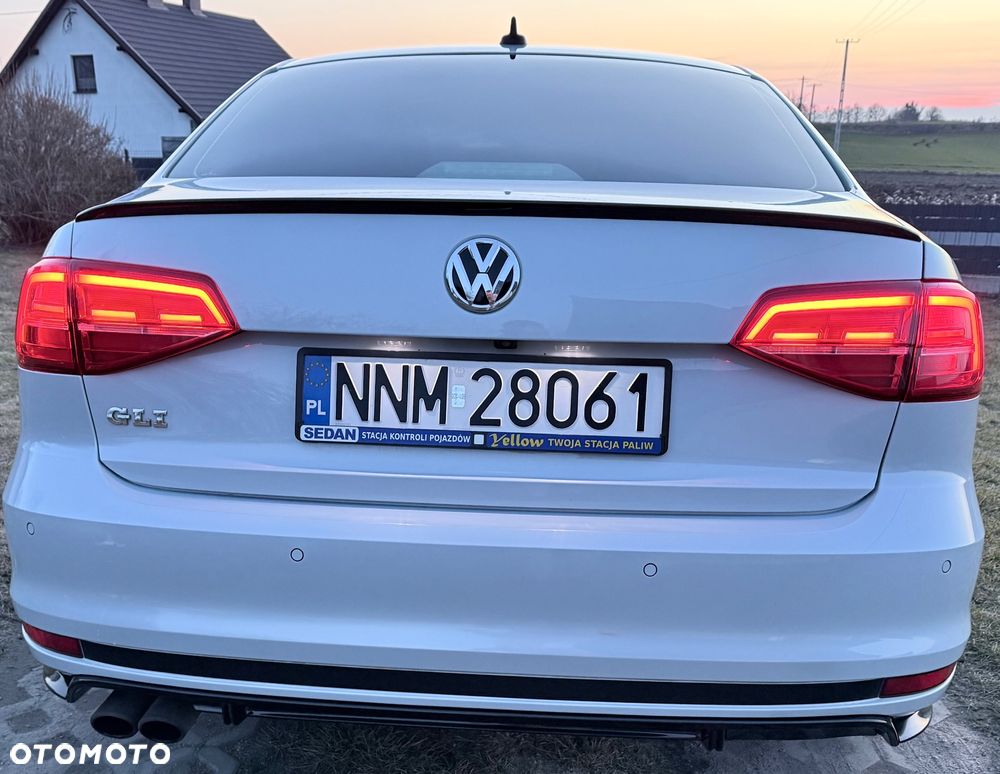 Volkswagen Jetta - 13