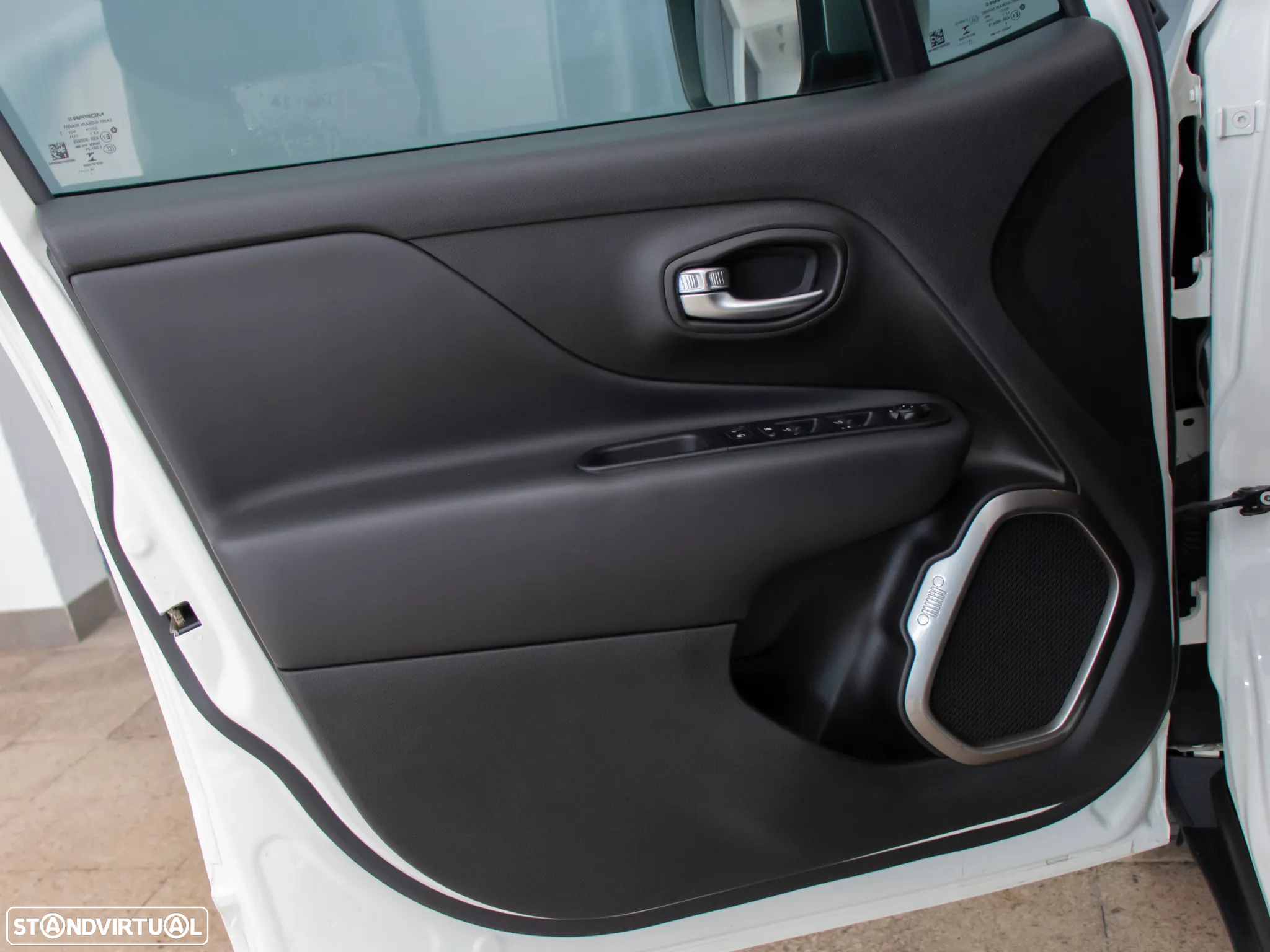 Jeep Renegade 1.0 T Limited - 16