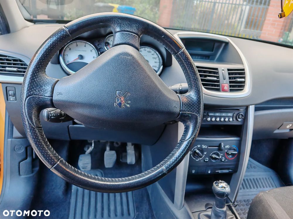 Peugeot 207 1.4 16V Trendy - 12