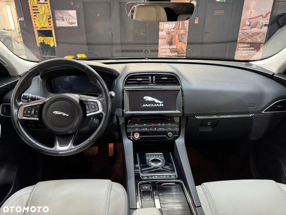 Jaguar F-Pace 2.0 i4D AWD Prestige - 8