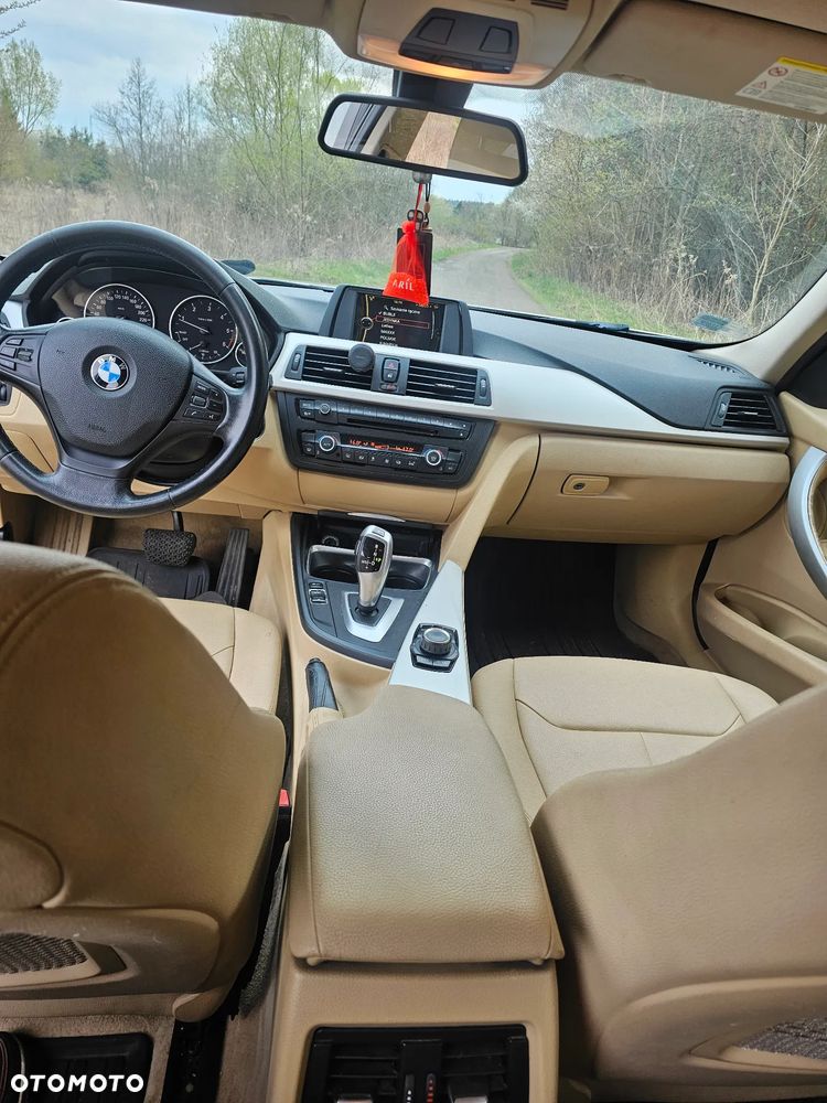 BMW Seria 3 318d Luxury Line - 13