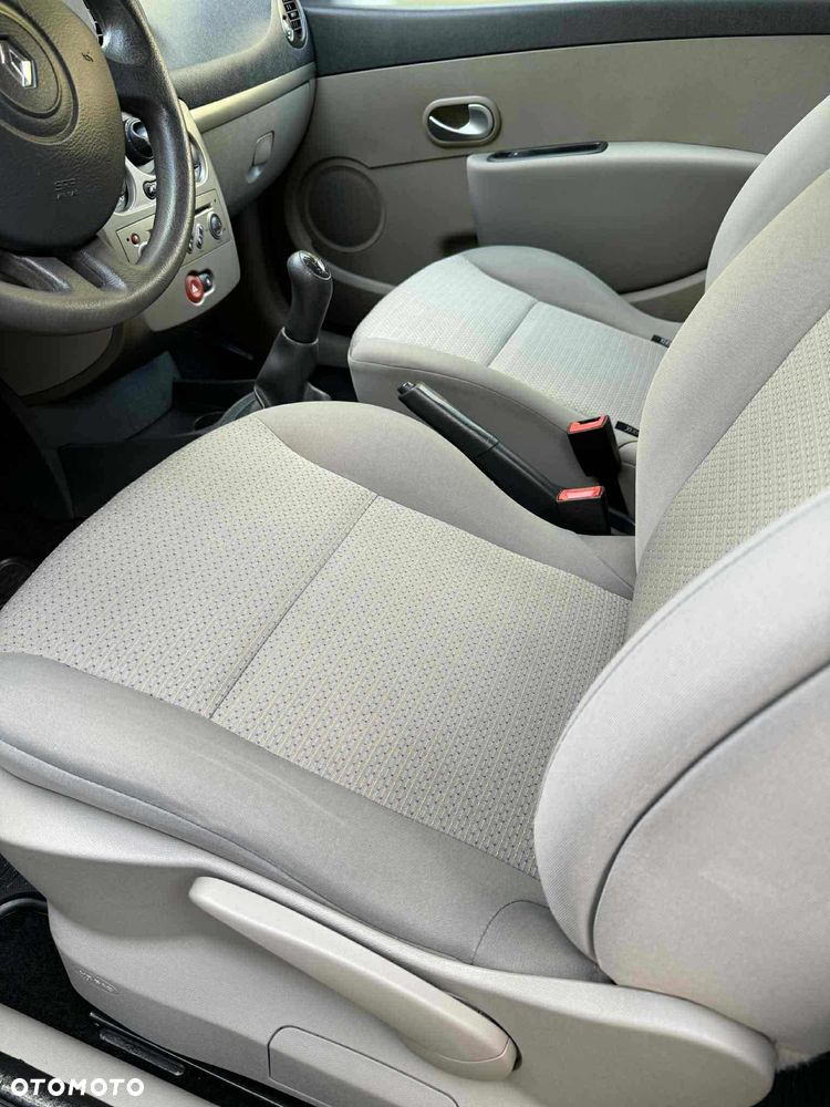 Renault Clio - 10