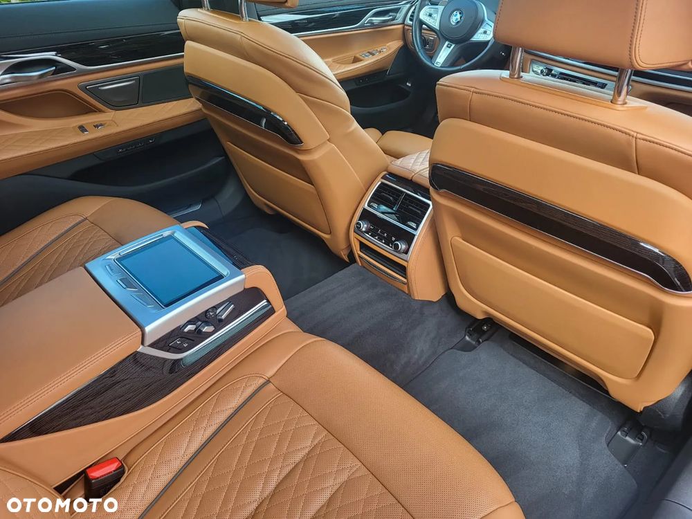 BMW Seria 7 750i xDrive - 16