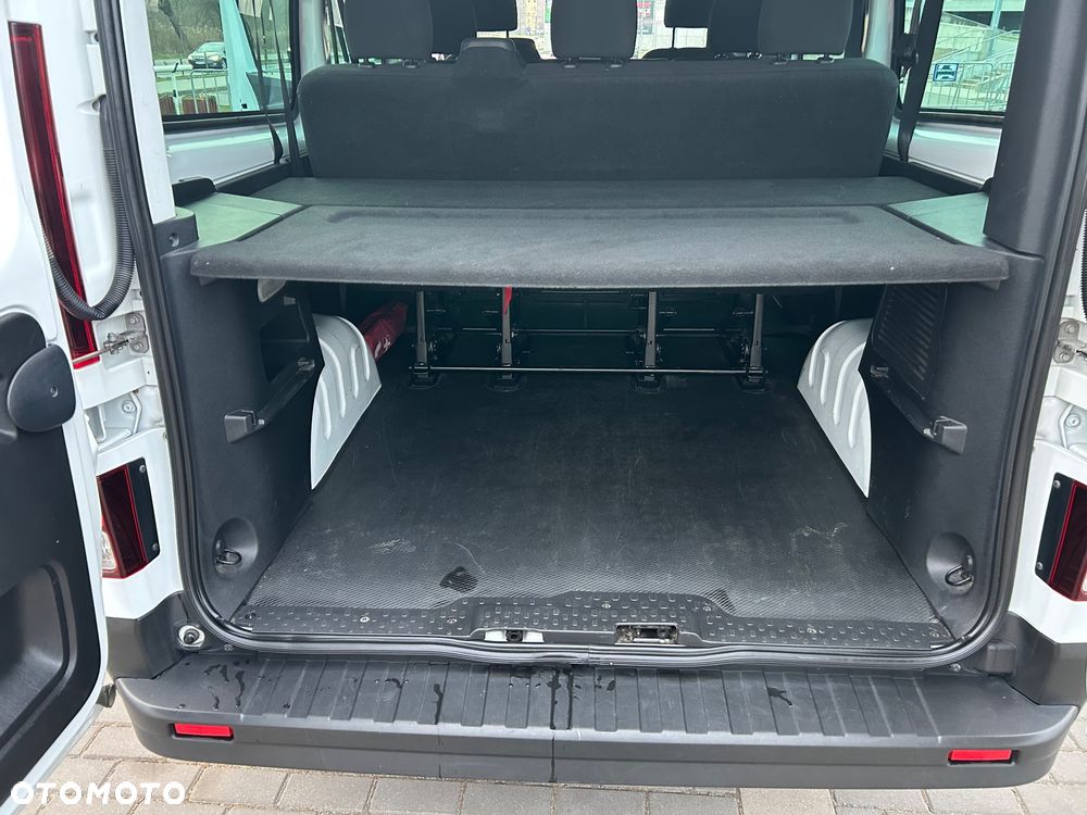 Renault Trafic 2.0 dCi - 13
